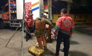 Rescatado el espeleólogo herido en una Cueva de Arredondo