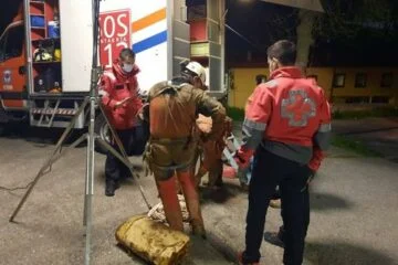 Rescatado el espeleólogo herido en una Cueva de Arredondo